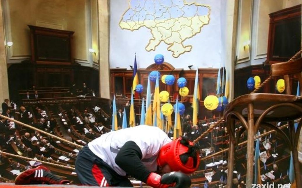 Цього року бійки в українському парламенті були найвищим проявом мазохізму в державі / © ZAXID.NET