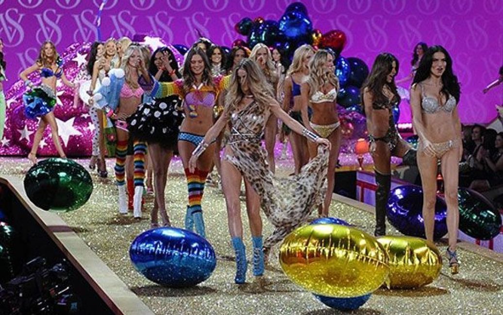 В Нью-Йорку відбулася одна з найяскравіших подій модного світу - модне шоу Victoria&#039;s Secret. / © AFP