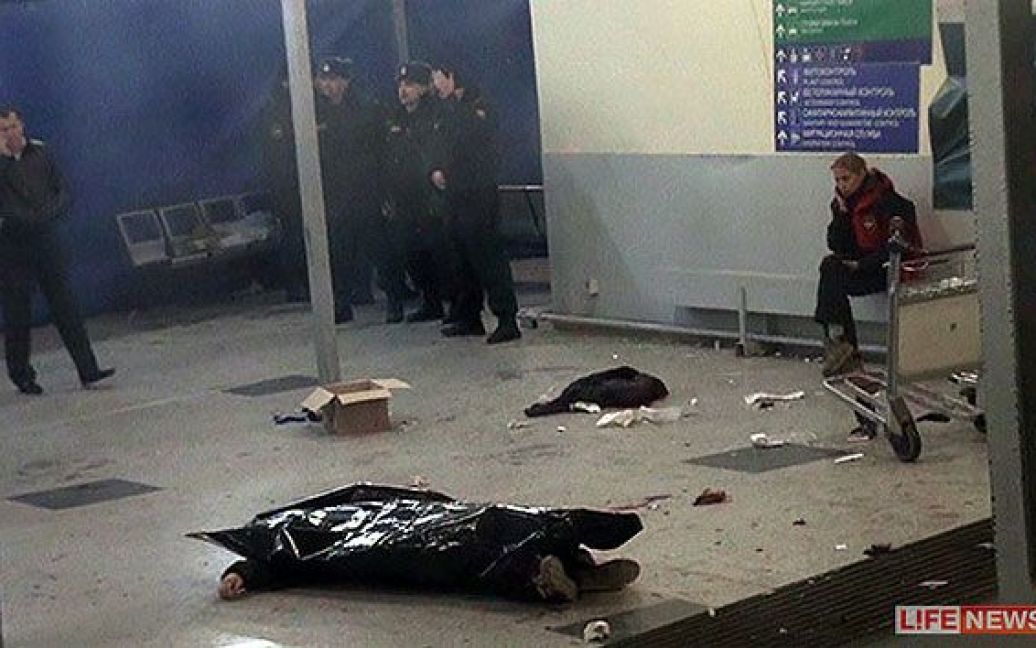 У московському аеропорту "Домодєдово" терорист-смертник підірвав себе у натовпі. / © Lifenews