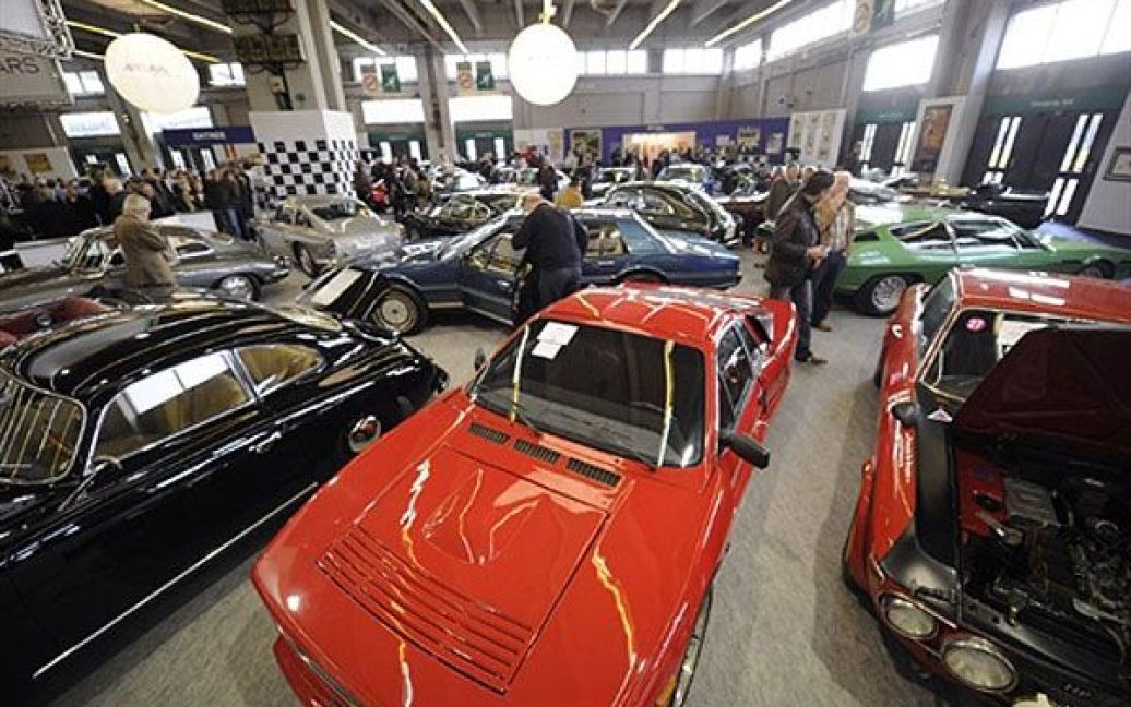 У Парижі відкрилась виставка автомобілів і мотоциклів Retromobile / © AFP