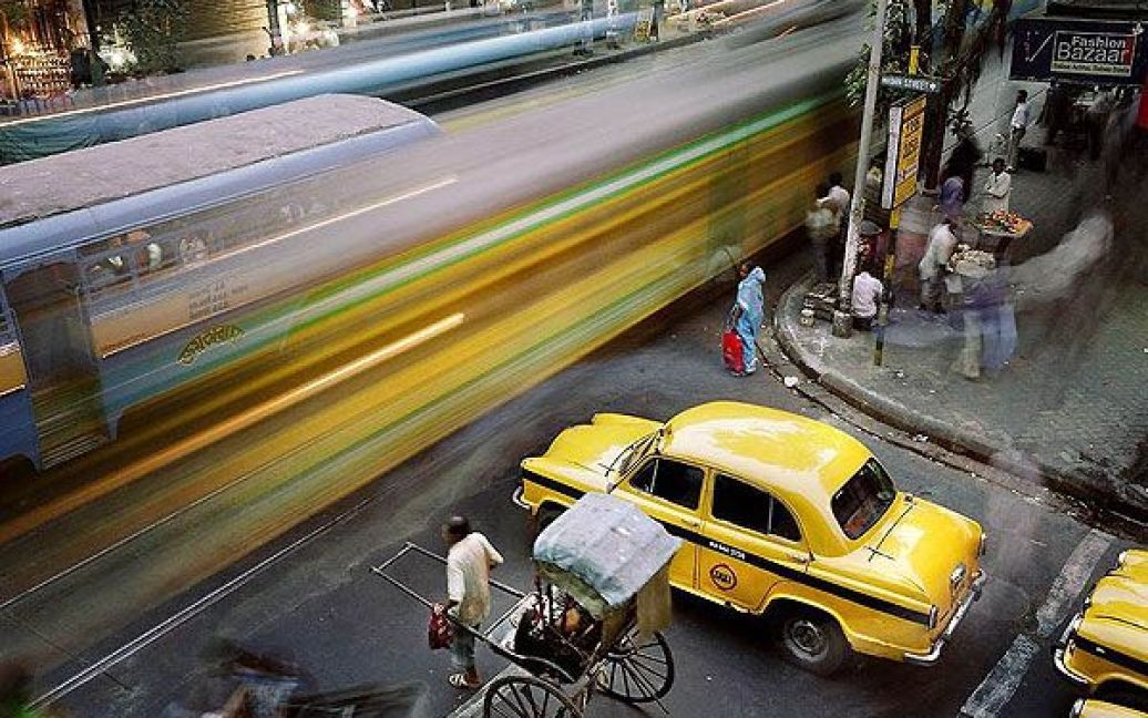 Перше місце у номінації "Повсякденне життя", Індія, Серія фотографій "Метрополіс". Звичайна міська картина у Калькутті. (Martin Roemers / Panos Pictures) / © Worldpressphoto