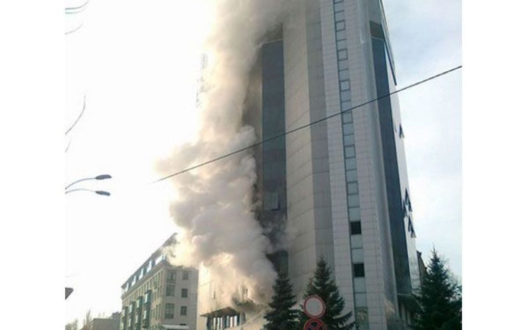 У Києві цілий поверх будівлі Податкової адміністрації знищено вогнем. / © Я - Корреспондент