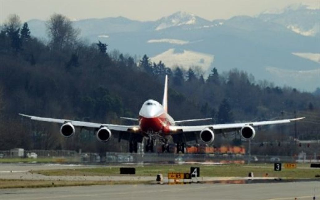 Перший випробувальний політ найдовшого у світі пасажирського літака Boeing 747-8 Intercontinental / © AFP
