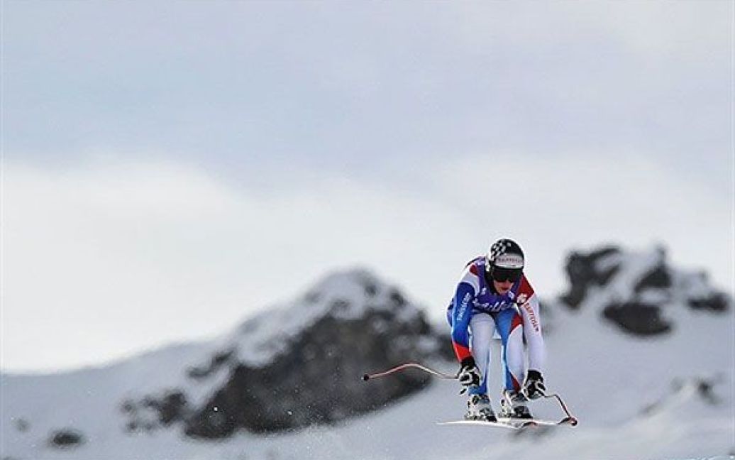 Австрія, Цаухензее. Швейцарська спортсменка Лара Гут стрибає під час першого тренувального заїзду серед жінок на Кубку світу зі швидкісного спуску. / © AFP