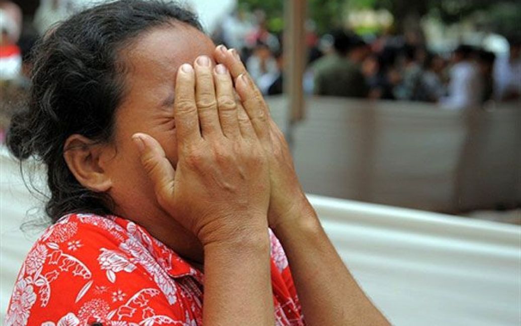 Жертвами тисняви, що сталася на мосту в Пномпені під час проведення фестивалю води стали 375 людей, сотні людей отримали травми. / © AFP