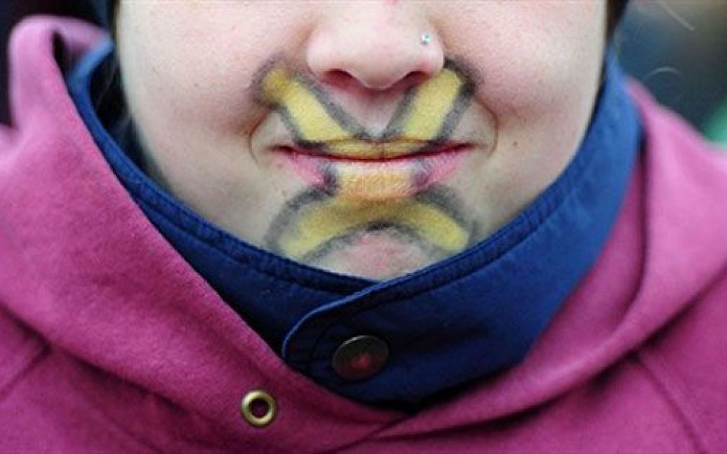 Німеччина, Дівчина із розфарбованим обличчям бере участь у демонстрації учнів місцевої школи проти зберігання ядерних відходів в місті Люхов, північна Німеччина. / © AFP