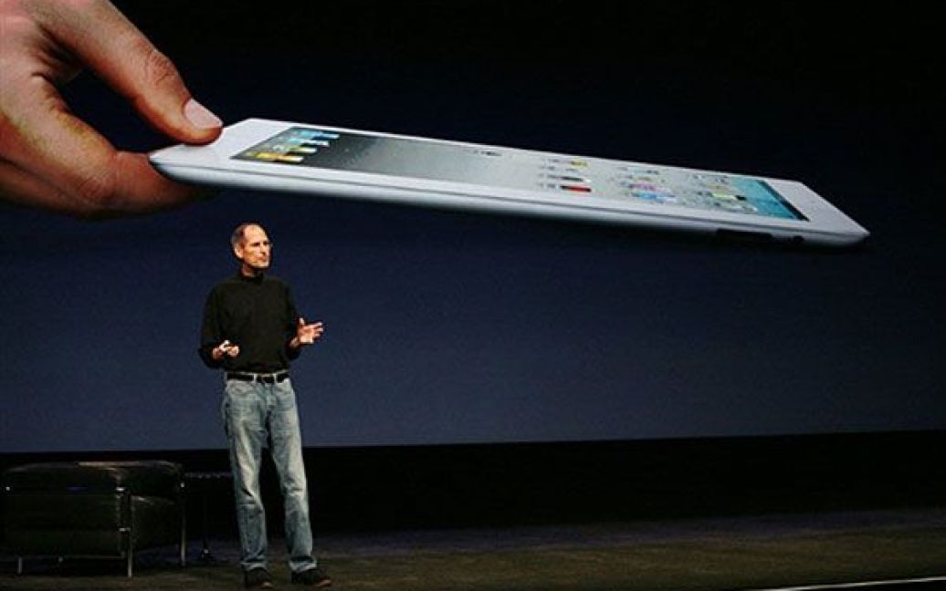 Представлений планшет отримав корпус, який на третину тонший за корпус попередньої моделі iPad. / © AFP