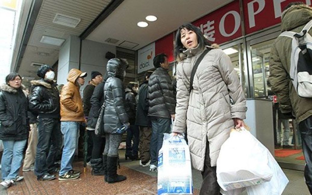 Японці в паніці почали скуповувати продукти харчування / © AFP