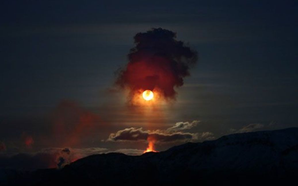 Чисті елементи. Виверження вулкана Fimmvorduhals в Ісландії. Фото Олафура Рагнарссона. / © National Geographic