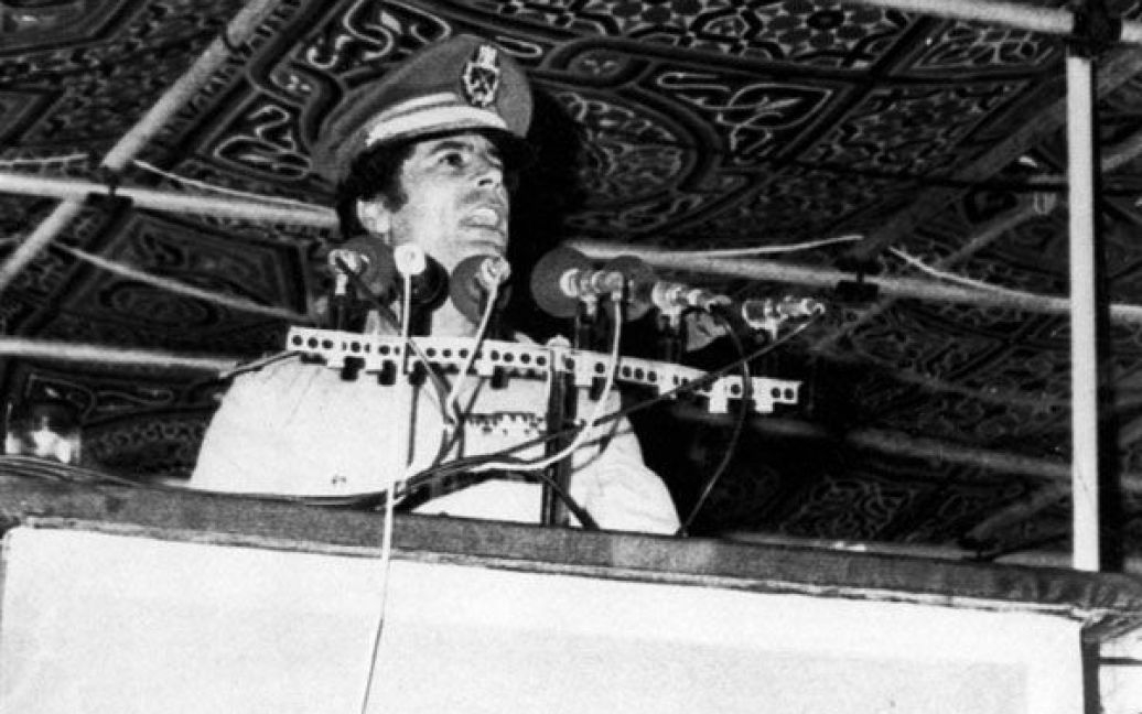 Виступ Муаммара Каддафі на мітингу у Тріполі. 1977 рік. / © AFP