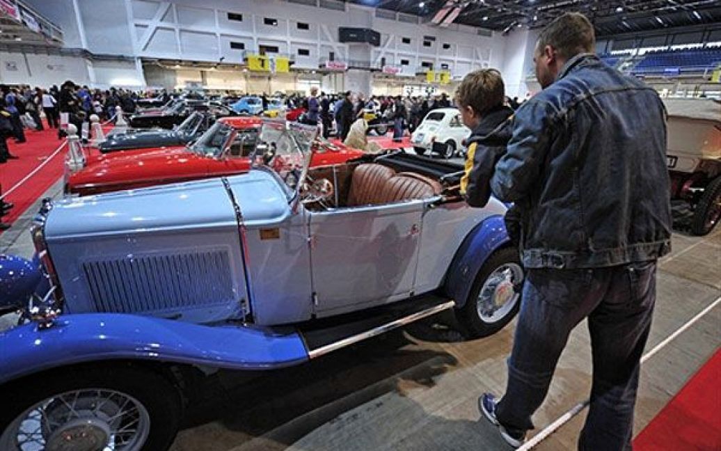 В Будапешті проходить найбільша в Європі ретро-виставка, на якій представлено 270 ретро-автомобілів. / © AFP
