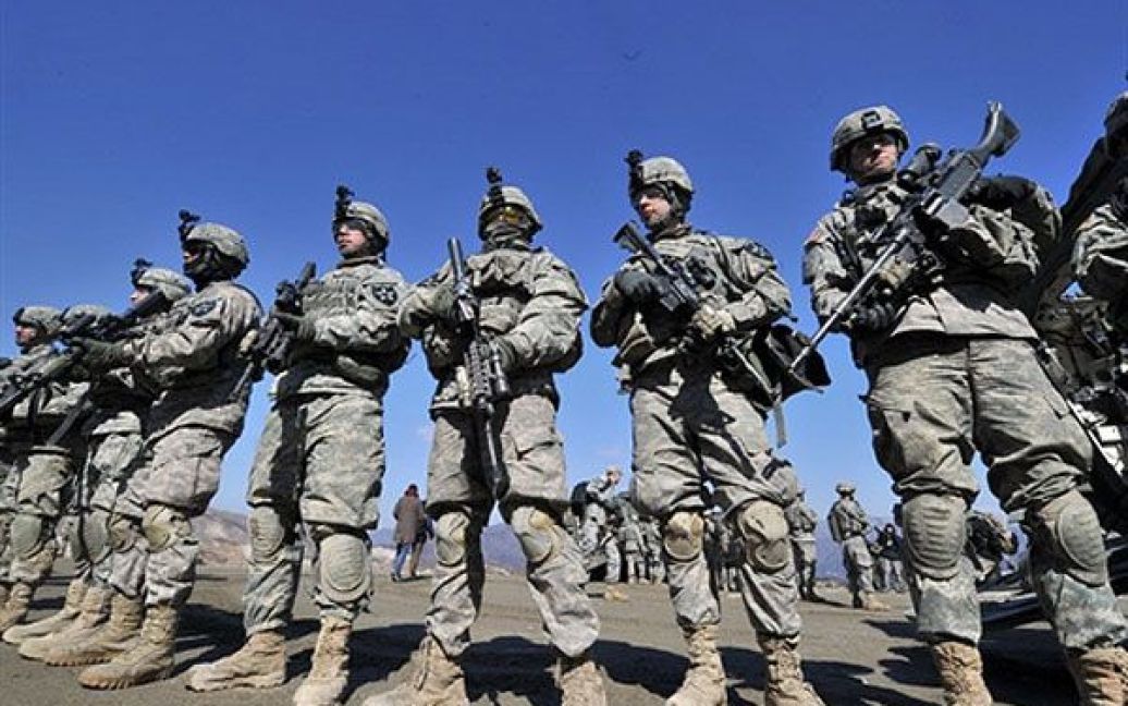 Республіка Корея, Почеон. Американські солдати з бригадної бойової групи беруть участь у спільних військових навчаннях поблизу укріпленого кордону з Північною Кореєю. / © AFP