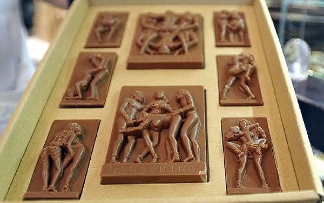 У Львові до Дня закоханих приготували шоколадки із зображенням еротичних поз з Камасутри / © УНІАН