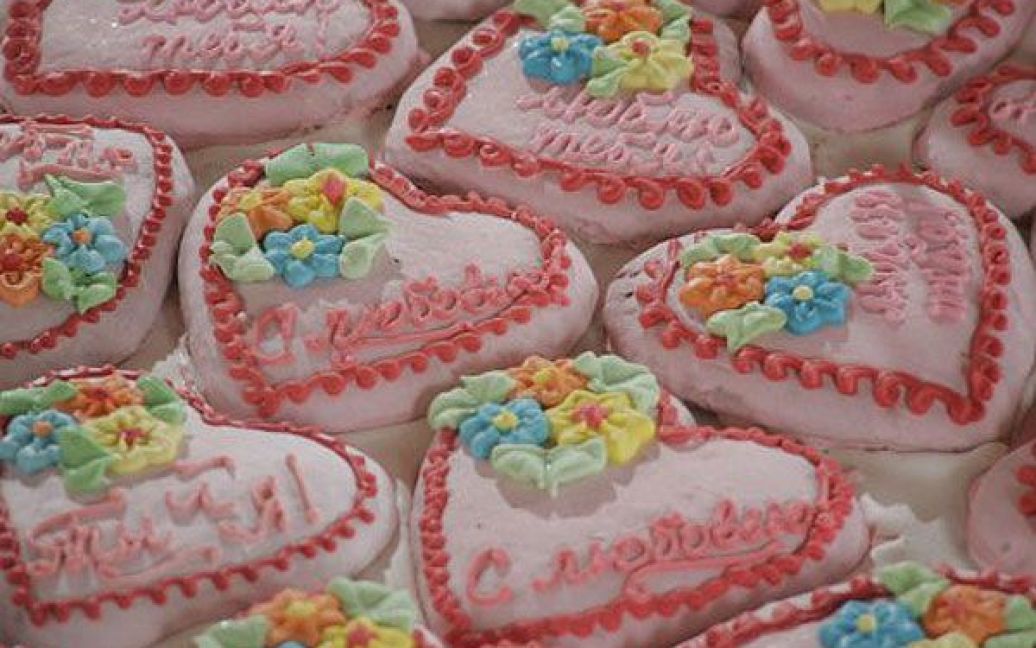 У Севастополі до Дня закоханих приготували пряник у вигляді маленьких сердець-валентинок / © УНІАН