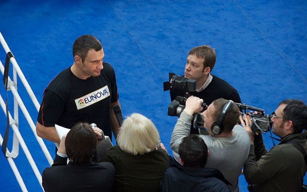 У Німеччині відбулось відкрите тренування Віталія Кличка і Одланьєра Соліса. / © Klitschko / Facebook