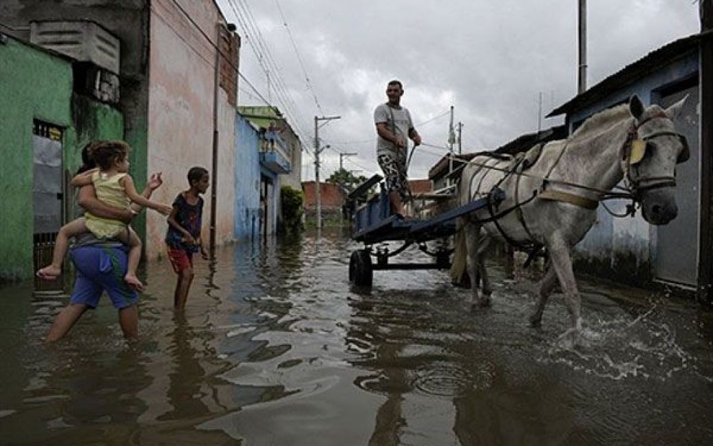 За останніми даними, в результаті повені і зсувів на південному сході Бразилії загинули щонайменше 500 людей. / © AFP