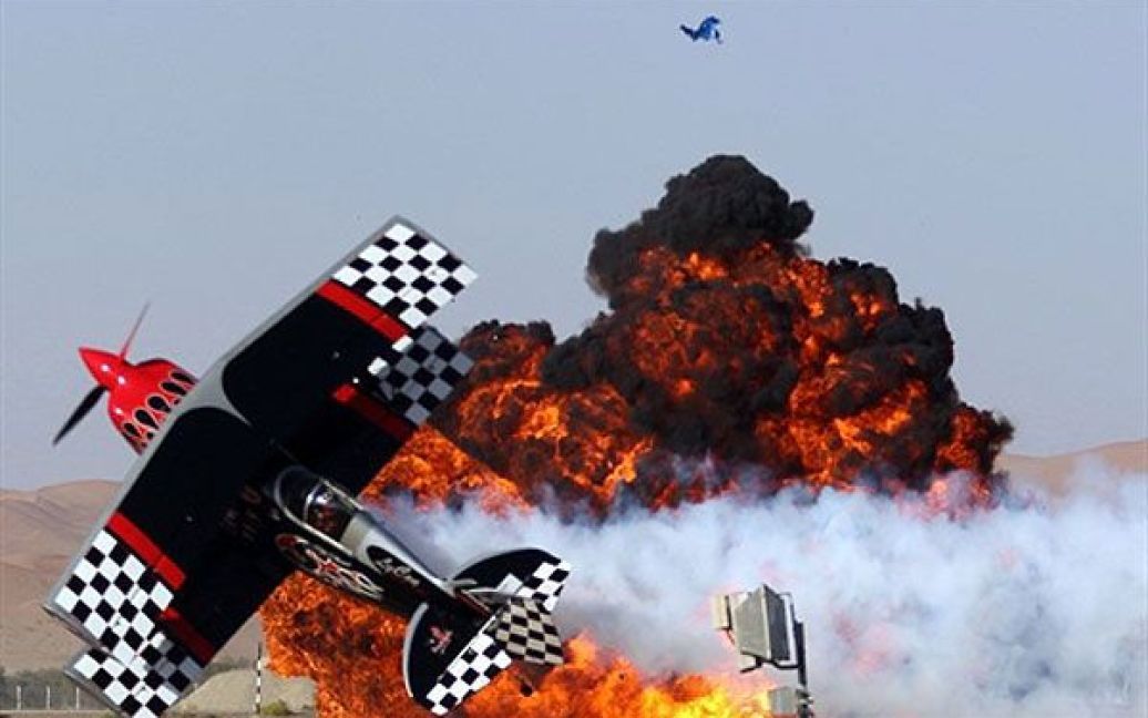 Об&#039;єднані Арабські Емірати, Аль-Аїн. Американська трупа "Skip Stewart" виступає на міжнародному чемпіонаті з вищого пілотажу. / © AFP