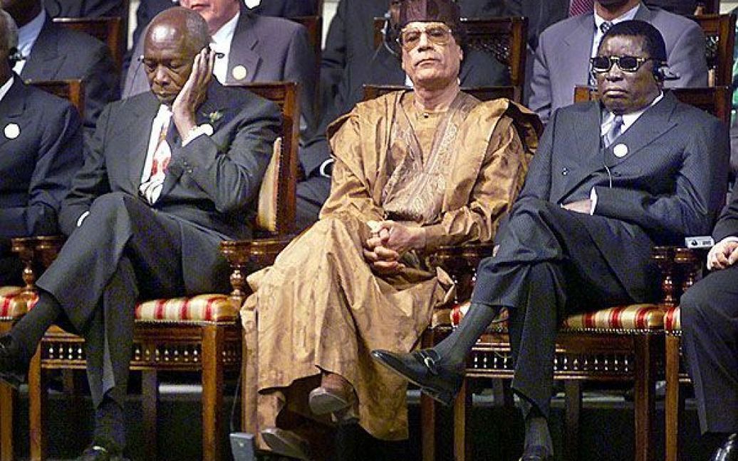 Муаммар Каддафі на саміті "Європа - Африка" у Каїрі. 2000 рік. / © AFP