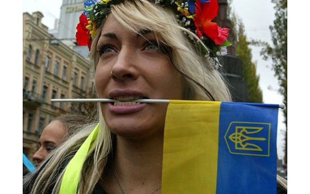 Активістки жіночого руху FEMEN влаштували в центрі Києва топлес-акцію "Україна - не Аліна". / © УНІАН