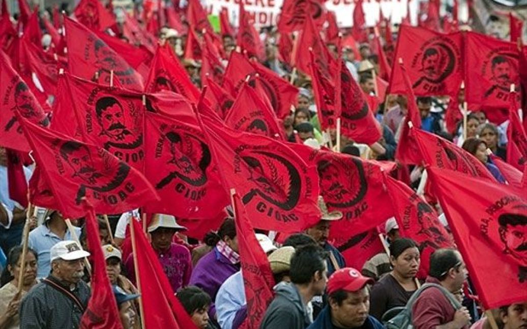Мексика, Мехіко. Члени фермерської організації беруть участь в акції протесту проти нової економічної програми уряду з виходу з економічної кризи. / © AFP