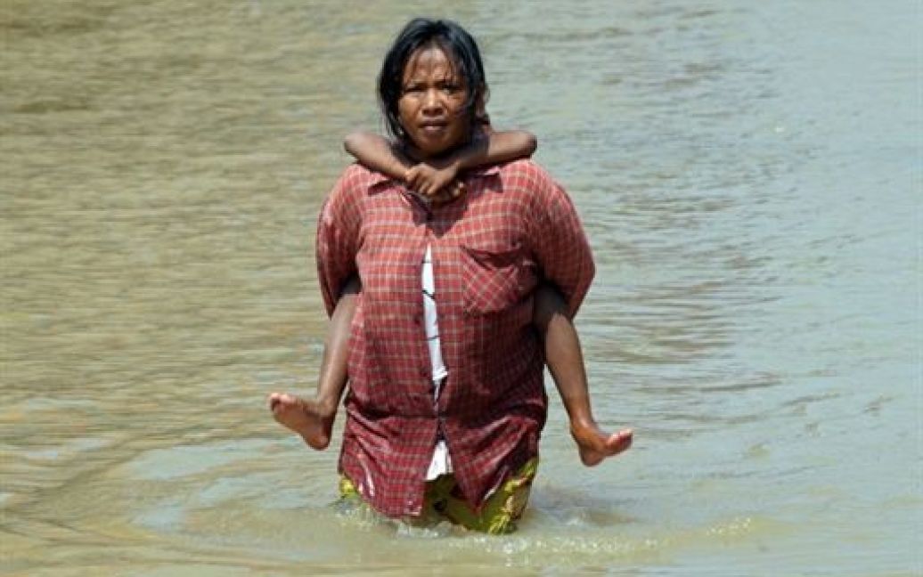 Сильні зливи затопили економічний і туристичний центр півдня Таїланду. / © AFP