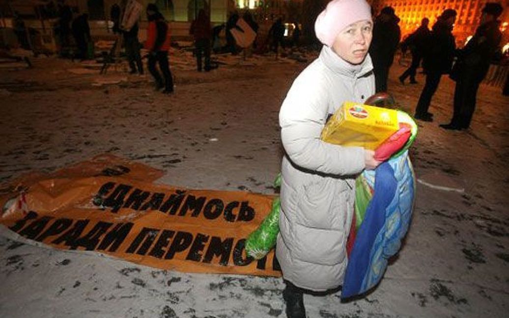 Підприємці, які залишилися на ніч на Майдані, не чинили спротиву міліції з огляду на її чисельну перевагу. / © УНІАН