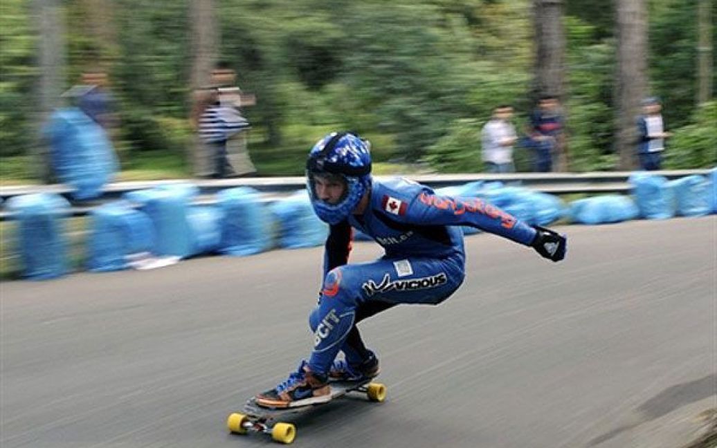 Колумбія, Богота. Скейтбордист бере участь у перегонах на міжнародному фестивалі "Де ла Баджада", який пройшов у центрі міста Богота. / © AFP