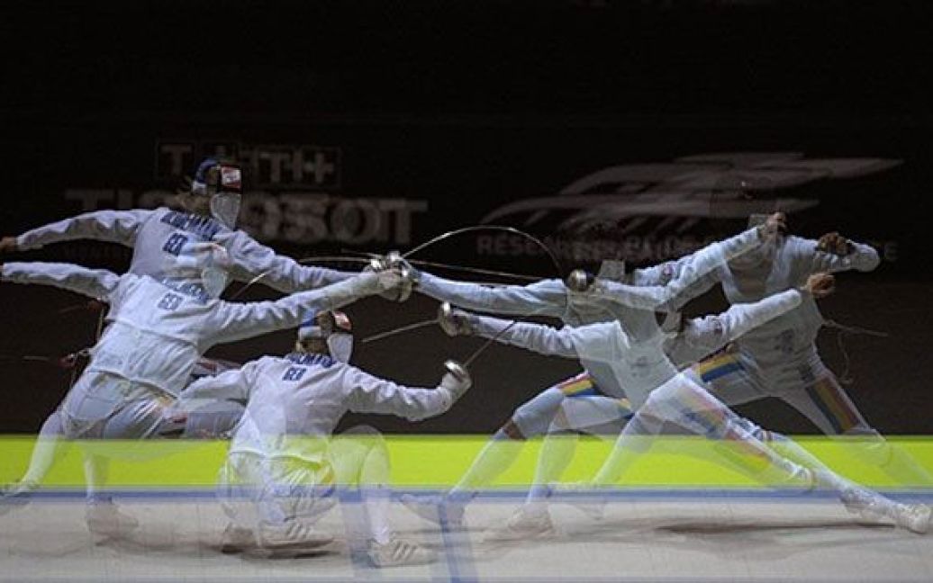 Франція, Париж. Німецька фехтувальниця Брітта Хайдеманн змагається на шпагах з румунською спортсменкою Сімоною Олександру на Чемпіонаті світу з фехтування. / © AFP