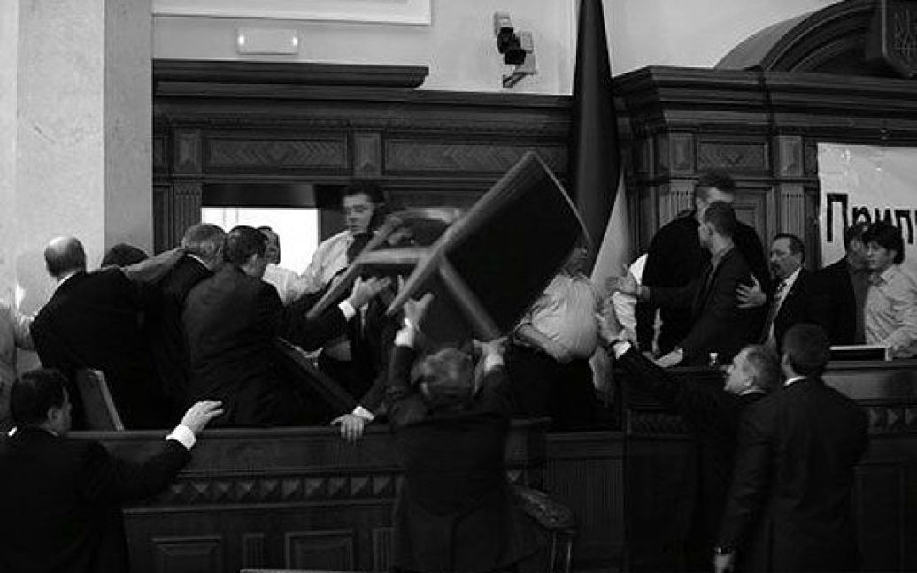 Ввечері у Верховній раді відбулася бійка між депутатами від "БЮТ-Батьківщина" та Партії регіонів. / © УНІАН
