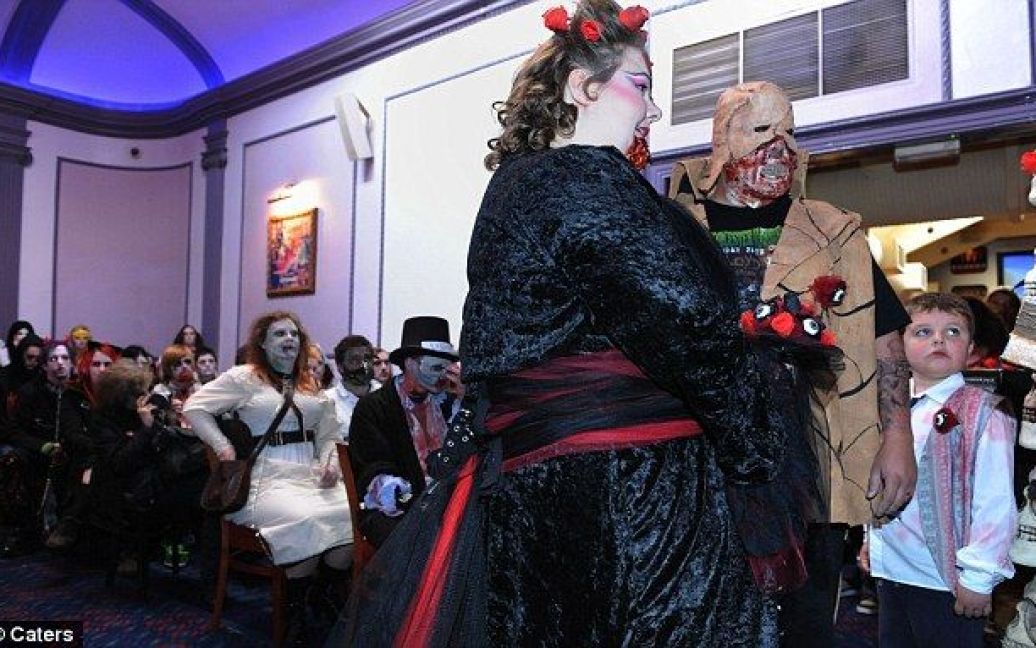 В Англії одружилися зомбі / © Daily Mail