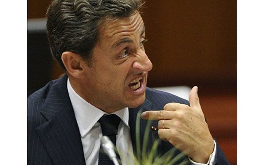 Бельгія, Брюссель. Президент Франції Ніколя Саркозі жестикулює під час робочого засідання саміту Європейського Союзу, який відбувся у штаб-квартирі Ради Європи у Брюсселі. / © AFP
