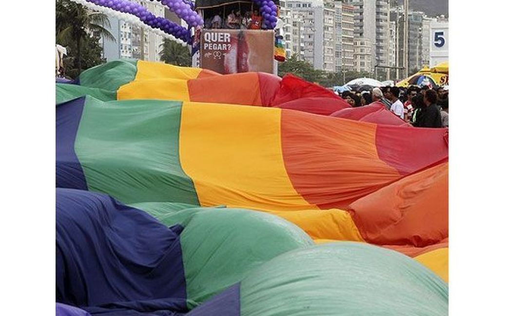 На пляжі Копакабана у Ріо-де-Жанейро пройшов 15-й щорічний гей-парад / © daylife.com
