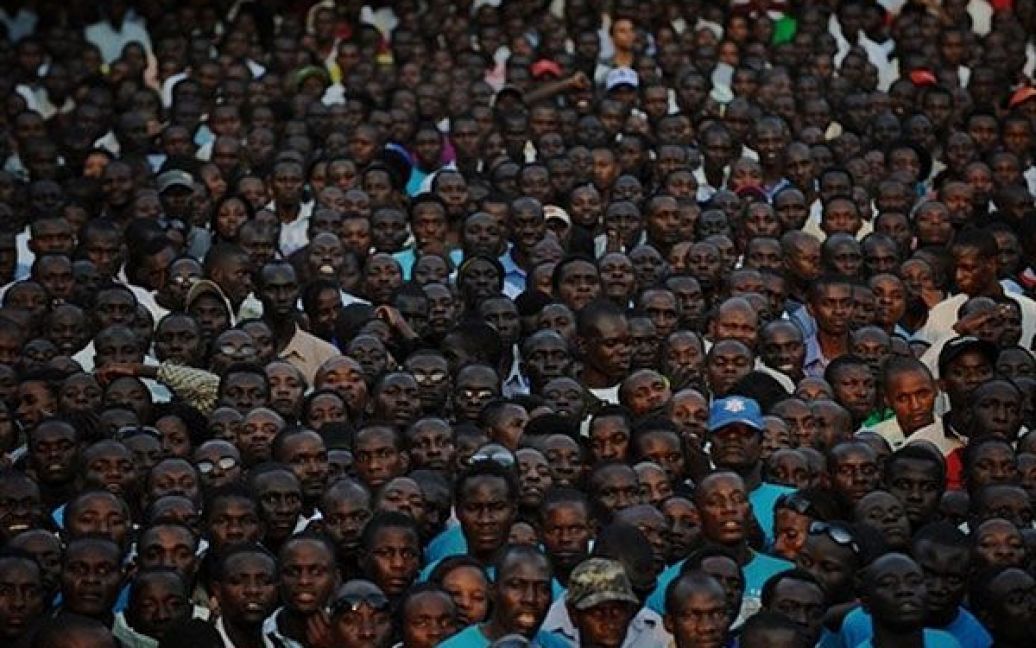 Уганда, Кампала. Прихильники угандійського лідера опозиції Кіззи Бесідже провели мітинг на підтримку свого кандидата у президенти в останній день агітації перед президентськими виборами. / © AFP