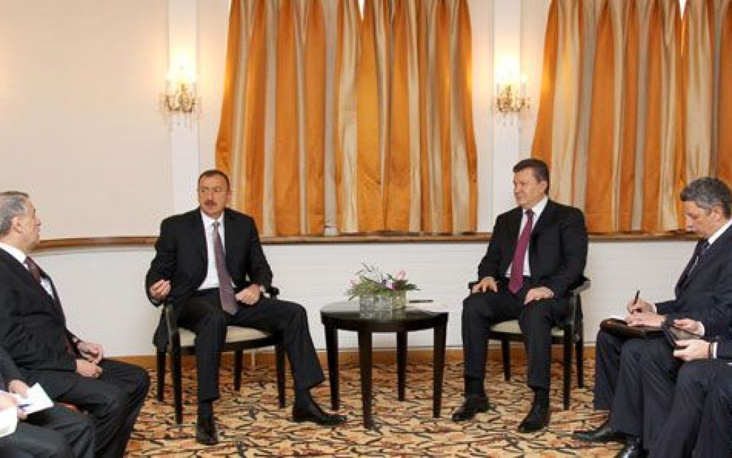 Янукович і Алієв домовилися про постачання 4 млн тонн азербайджанської нафти на рік нафтопроводом "Одеса - Броди". / © President.gov.ua