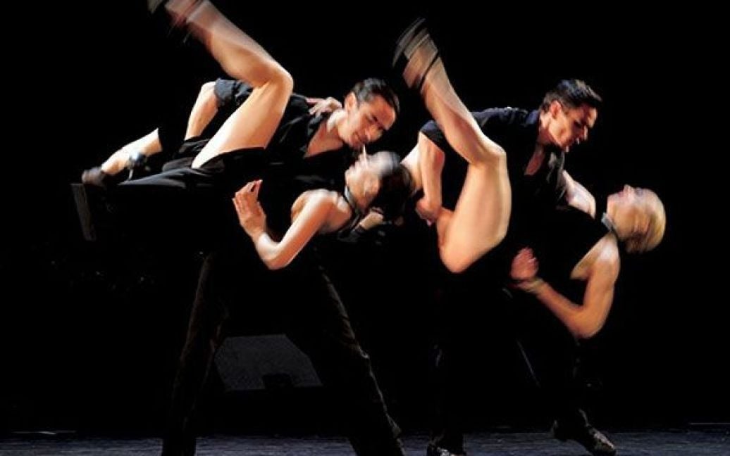 Іспанія, Барселона. Аргентинські танцюристи танго з трупи "Елеонора Кассано Кампані" виступають у Барселоні в театрі Колізеум із шоу під назвою "Танго борделів і вулиці". / © AFP