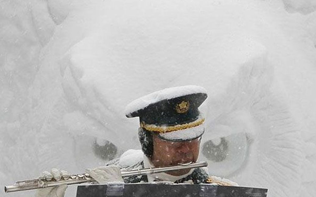 У японському місті Саппоро стартував "Сніговий фестиваль", на якому представлені сотні льодових скульптур. / © donbass.ua