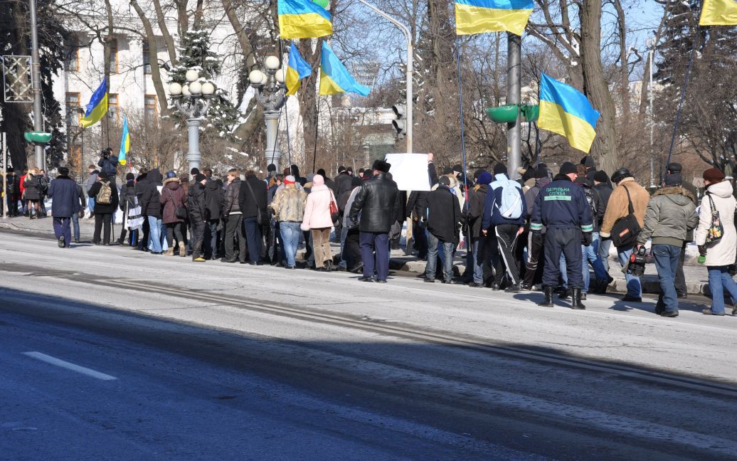 Учасники акції протесту пройшли маршем від метро "Арсенальна" до будівлі Верховної ради / © ТСН.ua