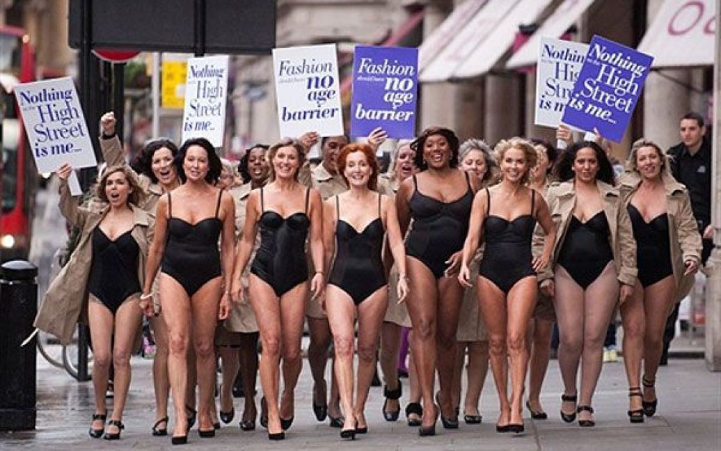 Великобританія, Лондон. Моделі вийшли на одну з головних вулиць Лондона на знак протесту проти слогана сучасної індустрії моди "один розмір підходить всім". / © AFP