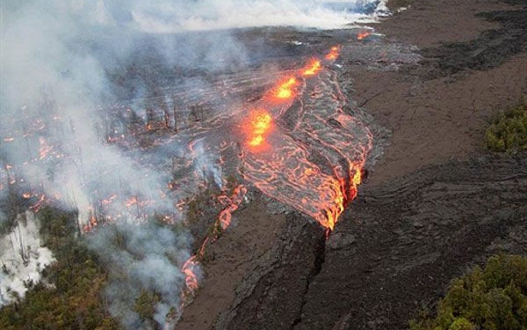США. Лава ллється з кратеру Пу&#039;у О&#039;О вулкана Кілауеа на Гавайських островах. / © AFP