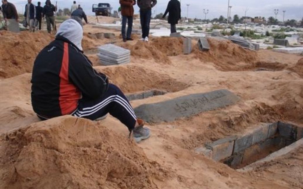 За час революції в Лівії, яка почалася з акцій протесту 15 лютого, за неофіційними оцінками, загинули близько двох тисяч людей. / © AFP
