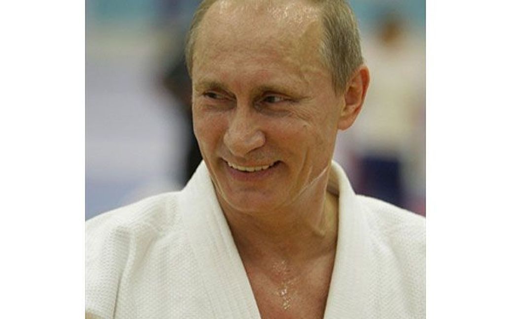 Прем&#039;єр-міністр Росії Володимир Путін провів півгодинне тренування з дзюдо у спортивному комплексі "Москва" у Санкт-Петербурзі, під час якого встиг змінити трьох спаринг-партнерів. / © AFP