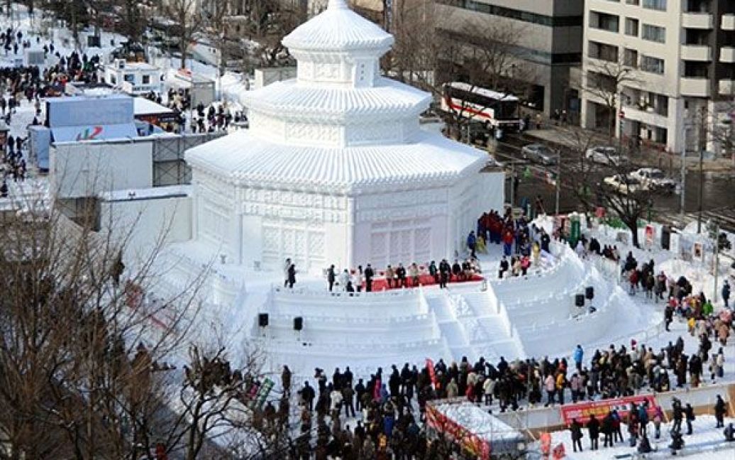 В японському місті Саппоро розпочався 62-ий фестиваль снігу та льоду. / © AFP