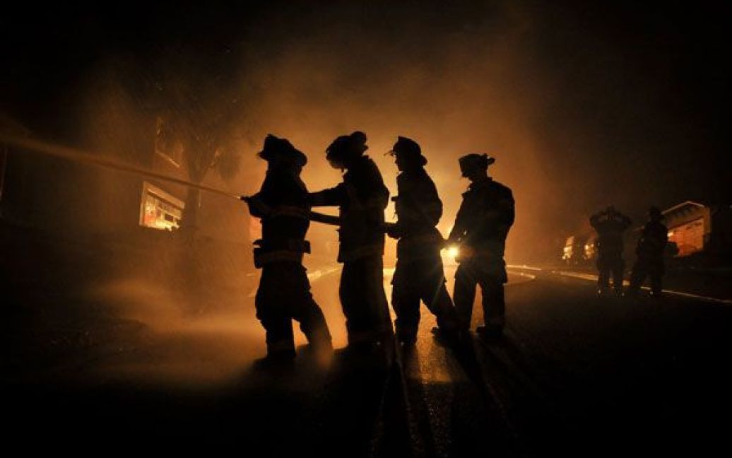 Пожежні гасять полум&rsquo;я після потужного вибуху на газопроводі неподалік від Сан-Франциско у вересні 2010 року. В результаті пожежі було знищено 37 будинків, семеро людей загинули. Фото Джоша Едельсона. / © National Geographic