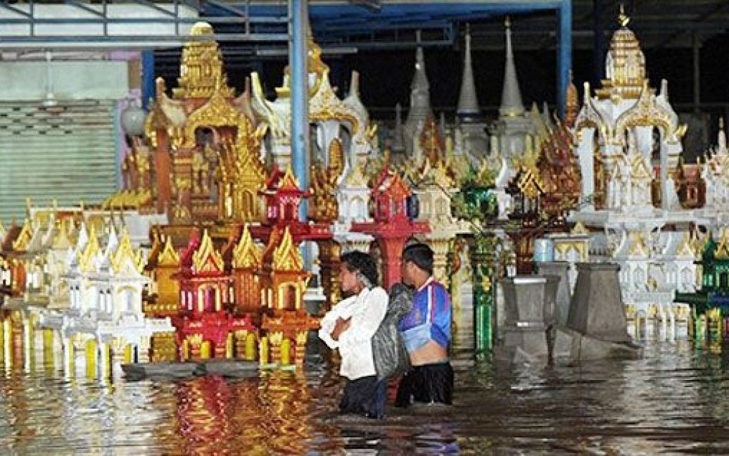 На півдні Таїланду, де вже майже місяць йдуть проливні зливи, затопило місто Хат&#039;яй, яке вважається економічним і туристичним центром півдня країни. / © AFP