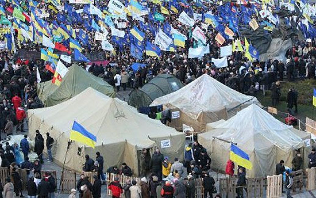 У центрі Києва на Майдані Незалежності триває акція протесту проти нещодавно ухваленого Верховною радою Податкового кодексу. / © УНІАН