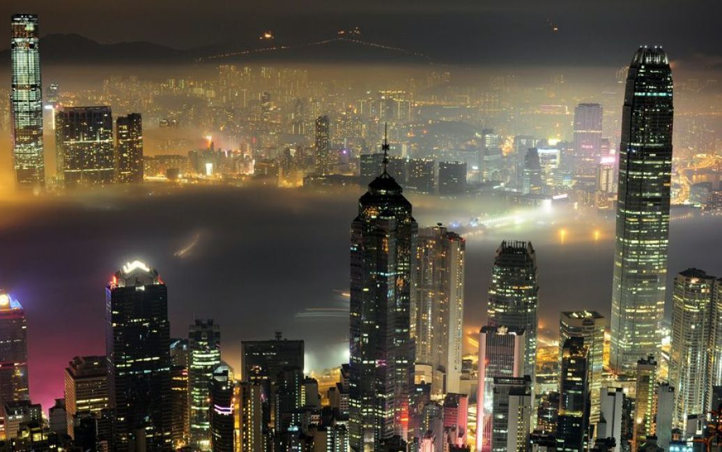 Туман у гавані Вікторія в Гонконгу. (RICHARD A. BROOKS / AFP / Getty Images) / © The Boston Globe