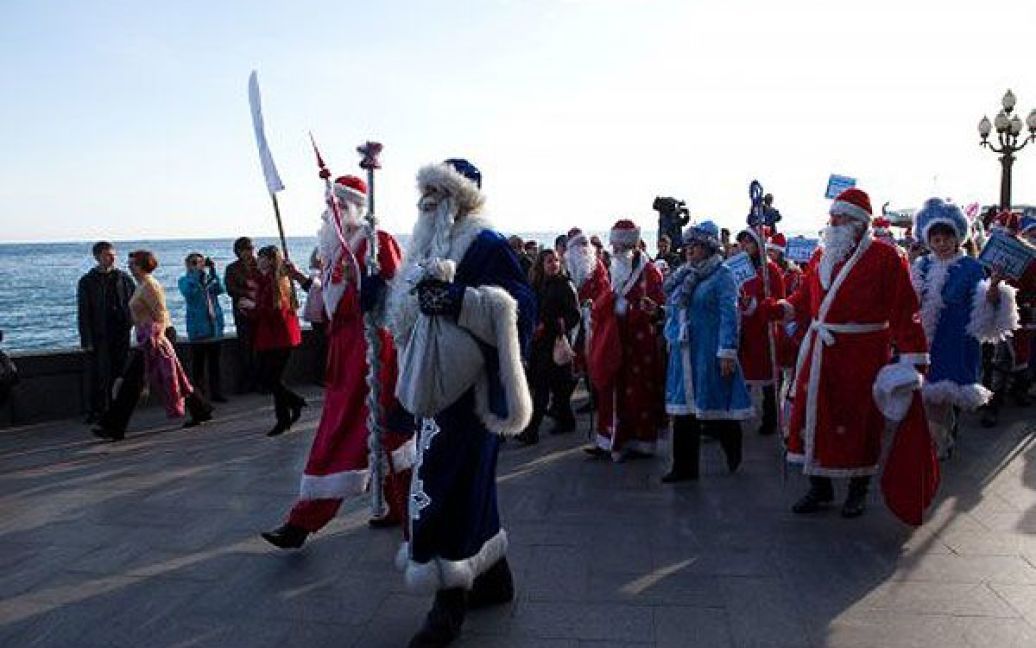 Взяти участь в &rdquo;Мороз-параді&rdquo; в Ялті міг кожен. / © УНІАН