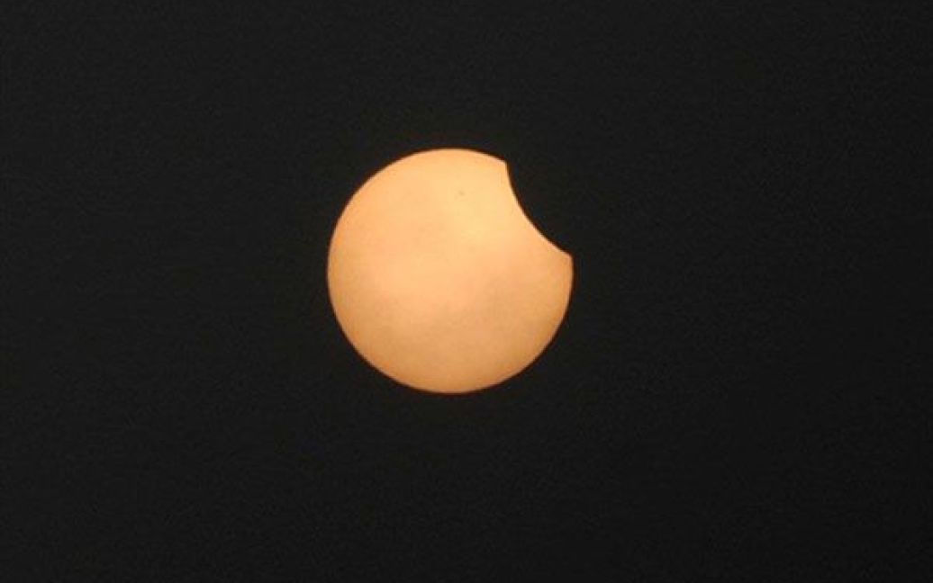 Це сонячне затемнення відбулося одночасно із появою в небі метеоритного дощу &mdash; метеоритного потоку Квадрантіди. / © AFP