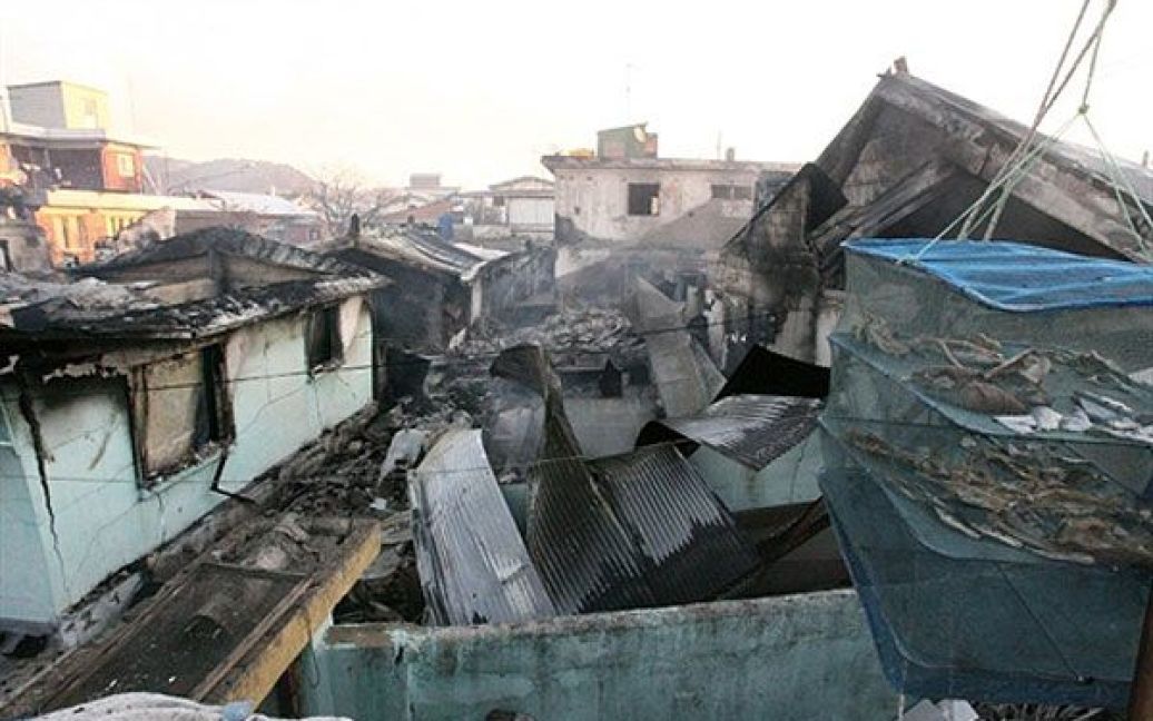 В результаті артилерійського обстрілу на південнокорейському острові загинули четверо громадян Республіки Корея, в тому числі двоє військових, 18 осіб отримали поранення, було пошкоджено десятки будинків. / © AFP