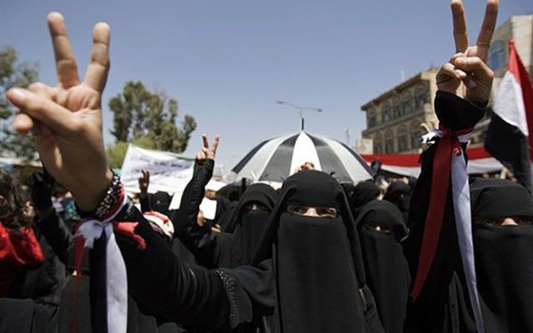 Ємен, Сана. Єменські жінки беруть участь у акції протесту проти режиму президента Алі Абдалли Салеха в Сані. Під час антиурядових демонстрацій у Ємені загинули щонайменше 27 людей з кінця січня. / © AFP
